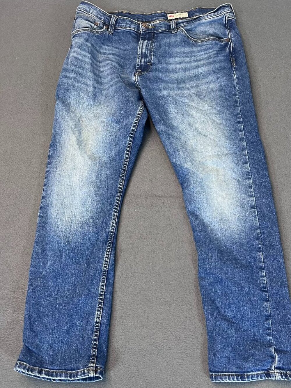 Wrangler Athletic Fit Jeans Medium Wash Denim Mens Sz 34x30 Faded Rip Pants